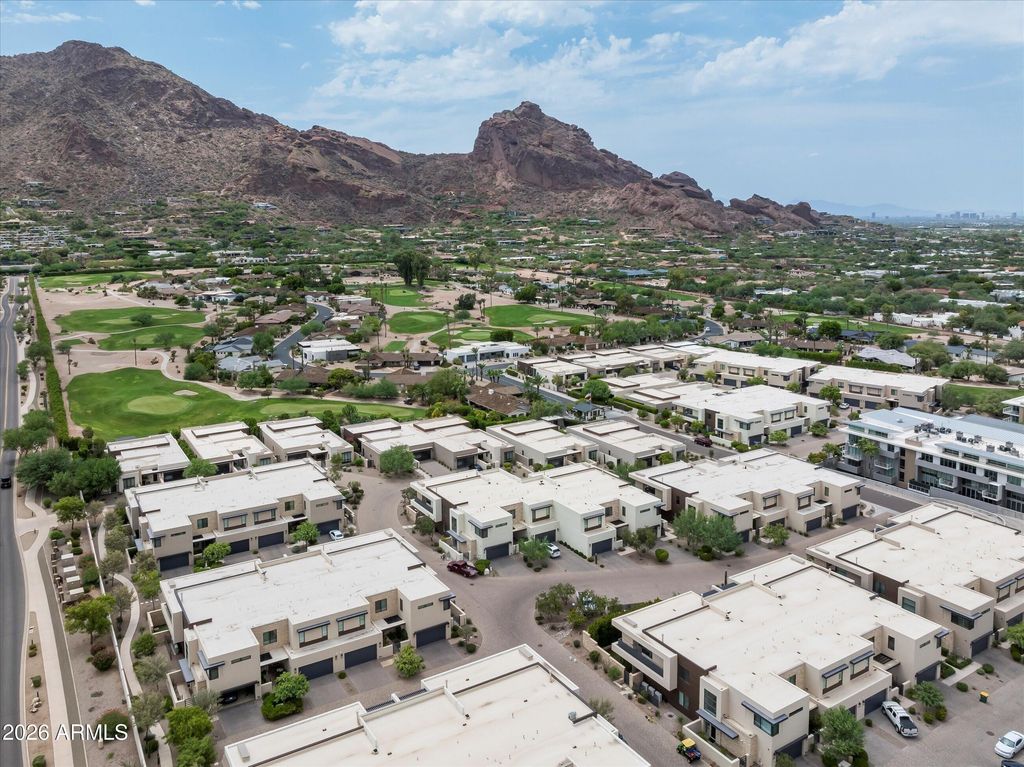 Image 40 of property listing at 5572 E STELLA Lane, Paradise Valley, AZ 85253