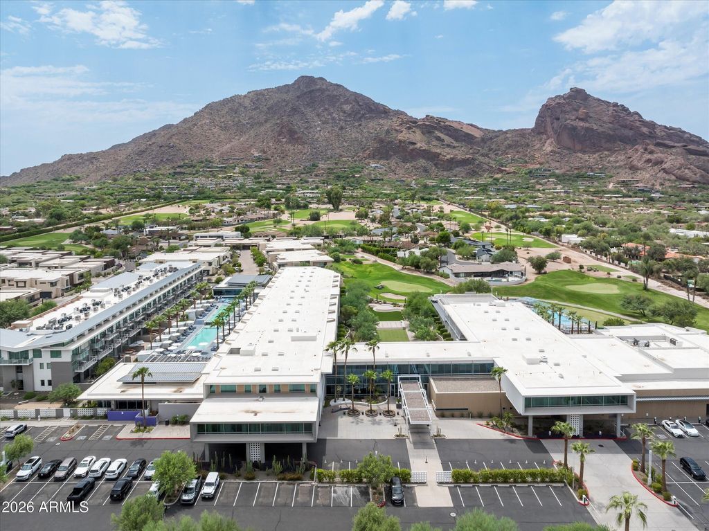 Image 42 of property listing at 5572 E STELLA Lane, Paradise Valley, AZ 85253