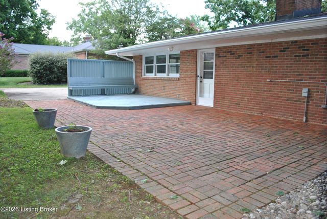 2706 Lime Kiln Ln, Louisville, KY 40222
