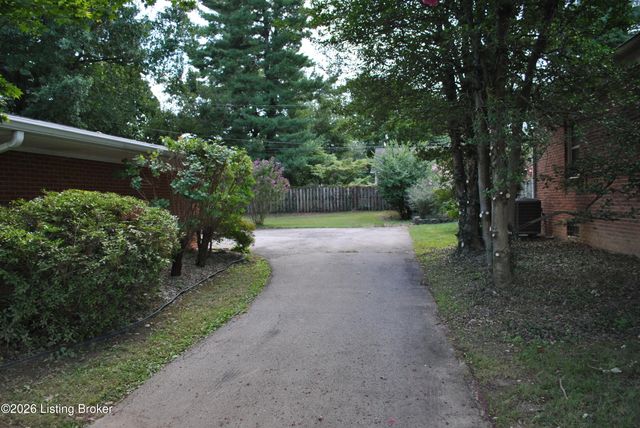 2706 Lime Kiln Ln, Louisville, KY 40222