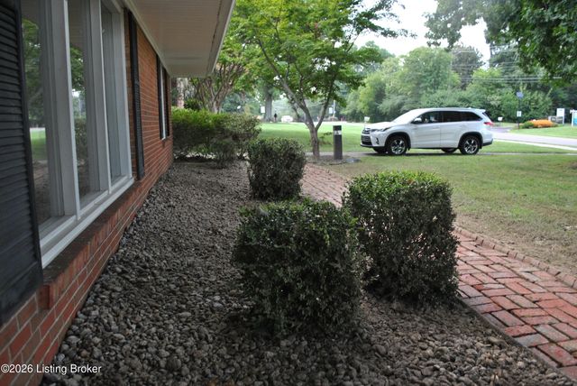 2706 Lime Kiln Ln, Louisville, KY 40222