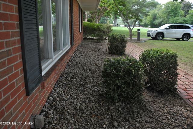 2706 Lime Kiln Ln, Louisville, KY 40222