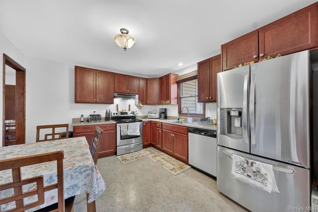 32 Sachson Place, Wappingers Falls, NY 12590