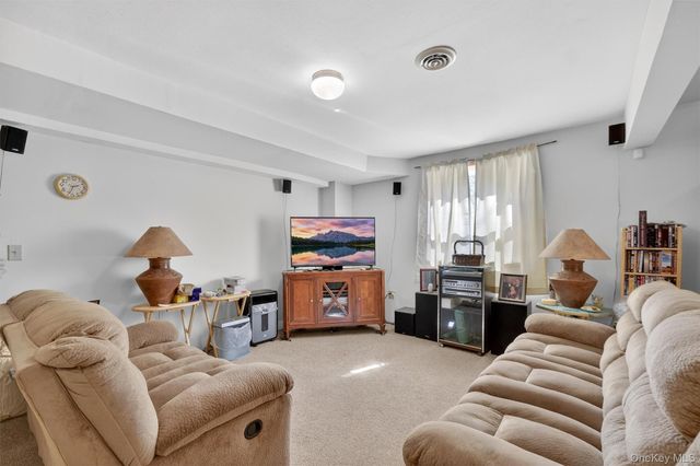 32 Sachson Place, Wappingers Falls, NY 12590