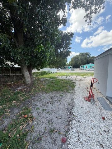 1861 NW 163rd St, Miami Gardens, FL 33054