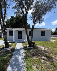 1861 NW 163rd St, Miami Gardens, FL 33054