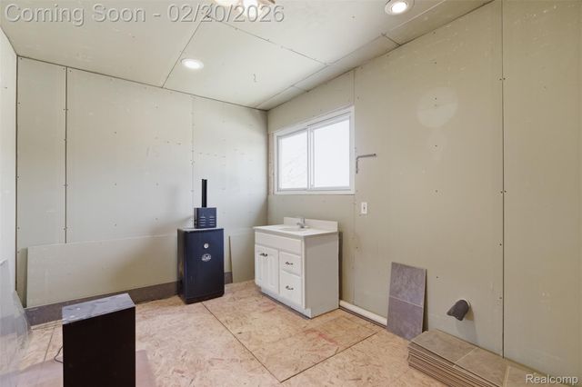 7775 S Huron River Drive, Berlin Charter Township, MI 48179