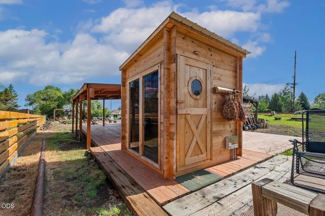 21589 Bear Creek Road, Bend, OR 97701