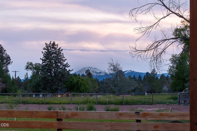 21589 Bear Creek Road, Bend, OR 97701