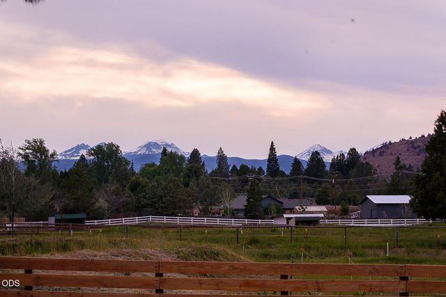 21589 Bear Creek Road, Bend, OR 97701