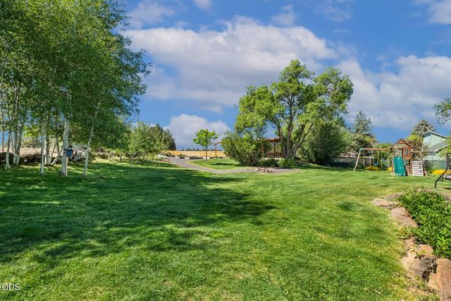 21589 Bear Creek Road, Bend, OR 97701