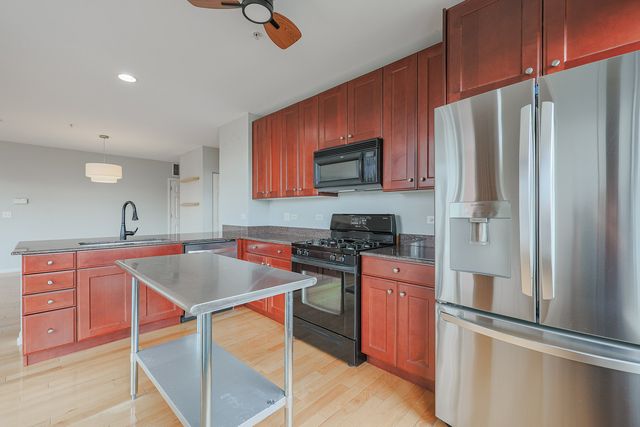 7243 Madison Street 318, Forest Park, IL 60130