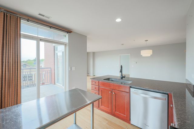 7243 Madison Street 318, Forest Park, IL 60130