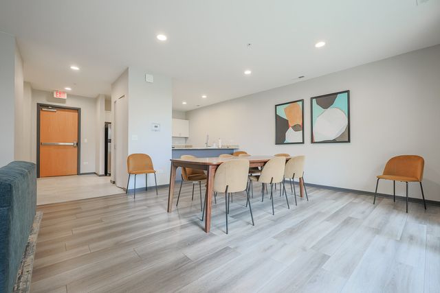 7243 Madison Street 318, Forest Park, IL 60130