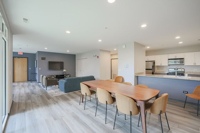 7243 Madison Street 318, Forest Park, IL 60130