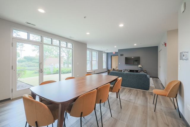7243 Madison Street 318, Forest Park, IL 60130
