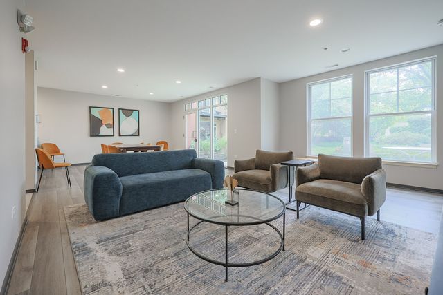 7243 Madison Street 318, Forest Park, IL 60130