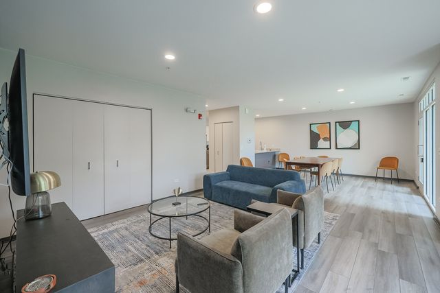 7243 Madison Street 318, Forest Park, IL 60130