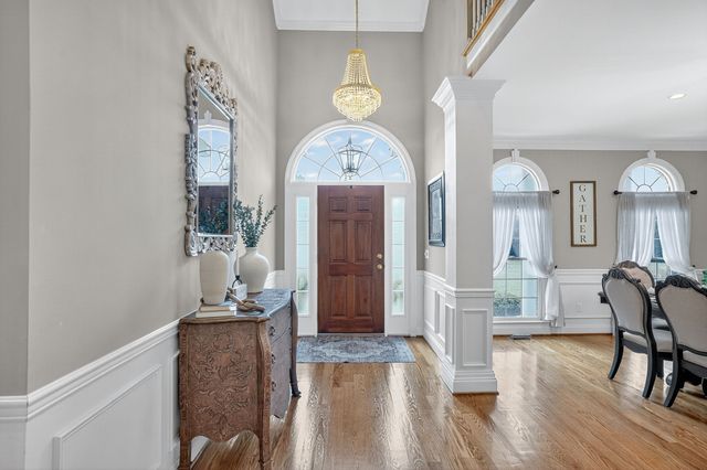 594 Waters Edge Dr, Estill Springs, TN 37330