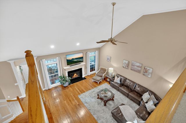 594 Waters Edge Dr, Estill Springs, TN 37330