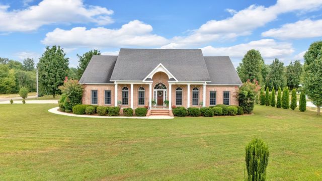 594 Waters Edge Dr, Estill Springs, TN 37330