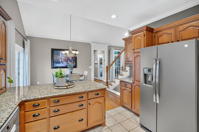 594 Waters Edge Dr, Estill Springs, TN 37330