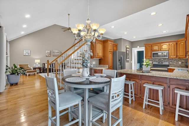 594 Waters Edge Dr, Estill Springs, TN 37330