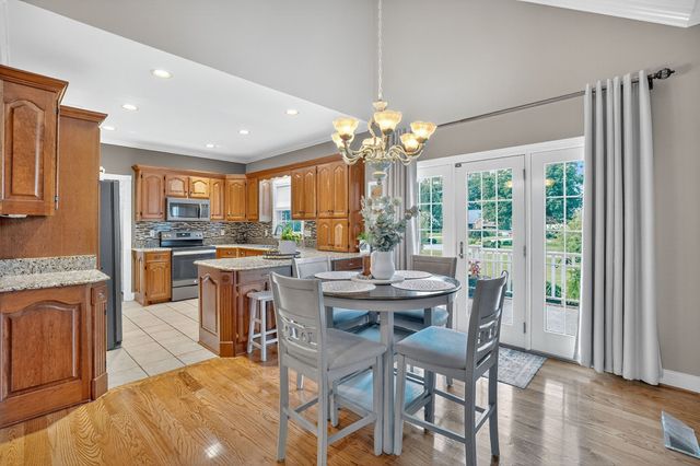 594 Waters Edge Dr, Estill Springs, TN 37330