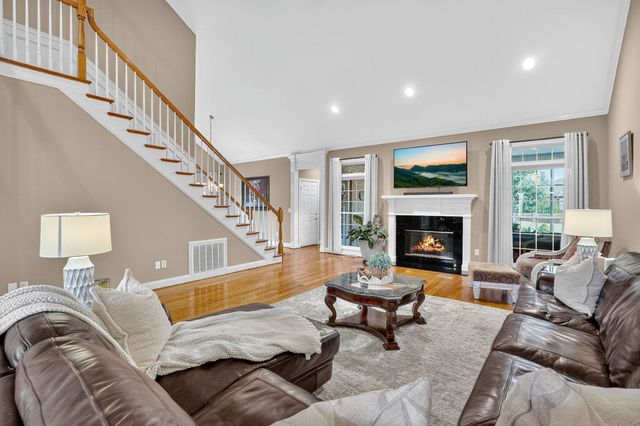 594 Waters Edge Dr, Estill Springs, TN 37330