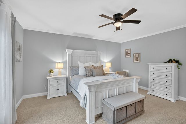 594 Waters Edge Dr, Estill Springs, TN 37330