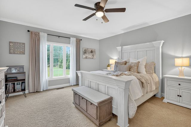 594 Waters Edge Dr, Estill Springs, TN 37330