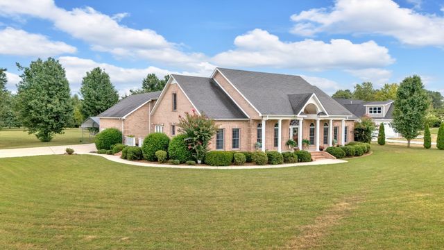594 Waters Edge Dr, Estill Springs, TN 37330