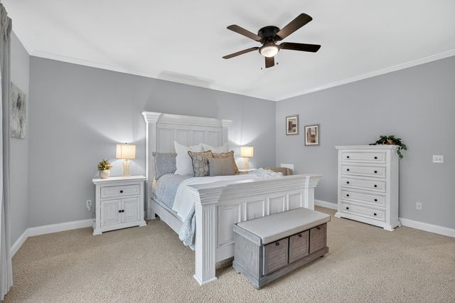 594 Waters Edge Dr, Estill Springs, TN 37330