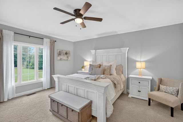 594 Waters Edge Dr, Estill Springs, TN 37330