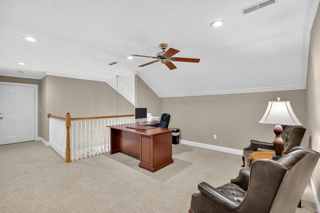 594 Waters Edge Dr, Estill Springs, TN 37330