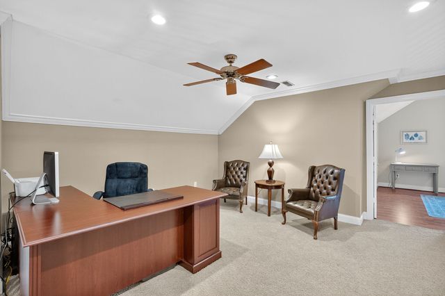 594 Waters Edge Dr, Estill Springs, TN 37330