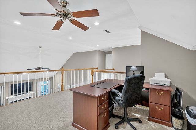 594 Waters Edge Dr, Estill Springs, TN 37330