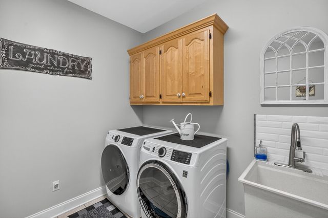594 Waters Edge Dr, Estill Springs, TN 37330
