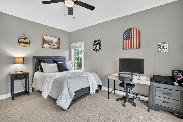 594 Waters Edge Dr, Estill Springs, TN 37330
