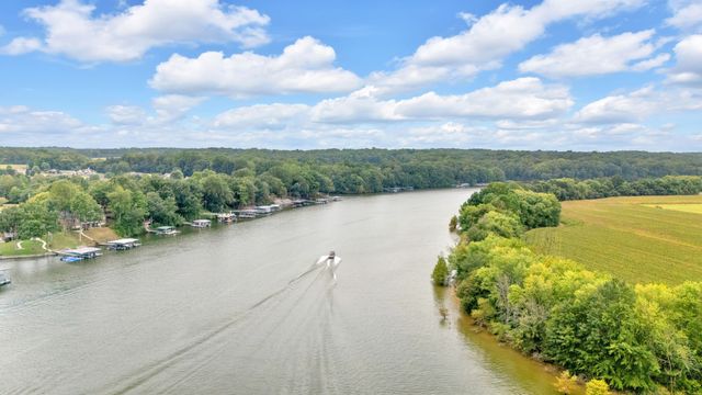 594 Waters Edge Dr, Estill Springs, TN 37330