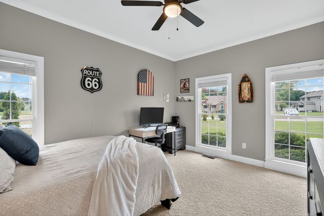 594 Waters Edge Dr, Estill Springs, TN 37330