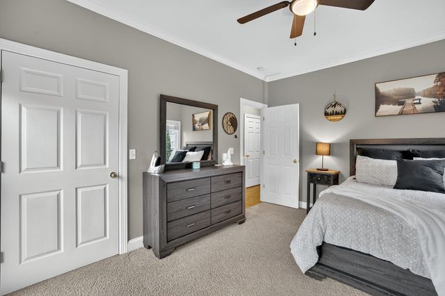 594 Waters Edge Dr, Estill Springs, TN 37330