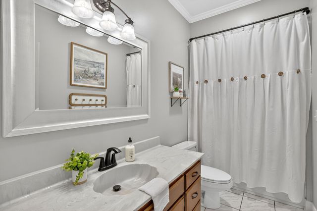 594 Waters Edge Dr, Estill Springs, TN 37330