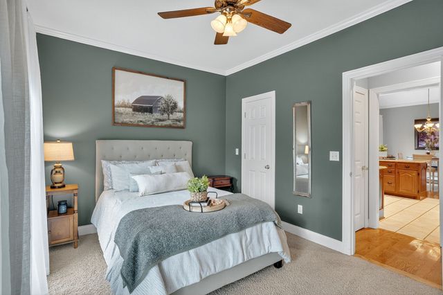 594 Waters Edge Dr, Estill Springs, TN 37330