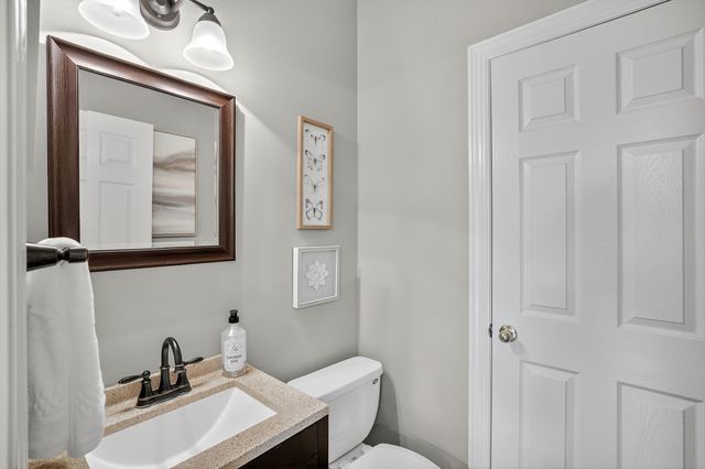 594 Waters Edge Dr, Estill Springs, TN 37330
