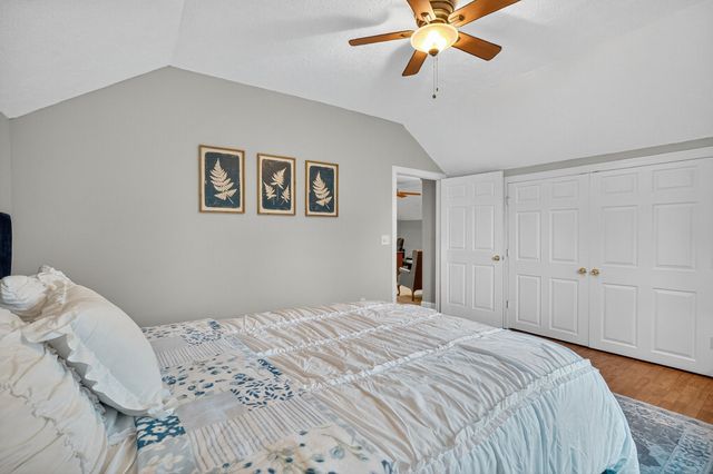 594 Waters Edge Dr, Estill Springs, TN 37330