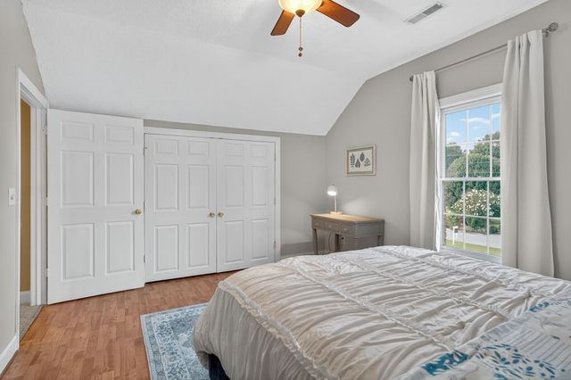 594 Waters Edge Dr, Estill Springs, TN 37330