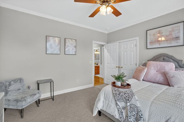 594 Waters Edge Dr, Estill Springs, TN 37330