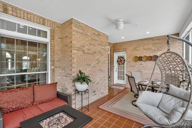 594 Waters Edge Dr, Estill Springs, TN 37330