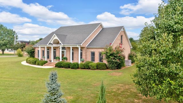 594 Waters Edge Dr, Estill Springs, TN 37330